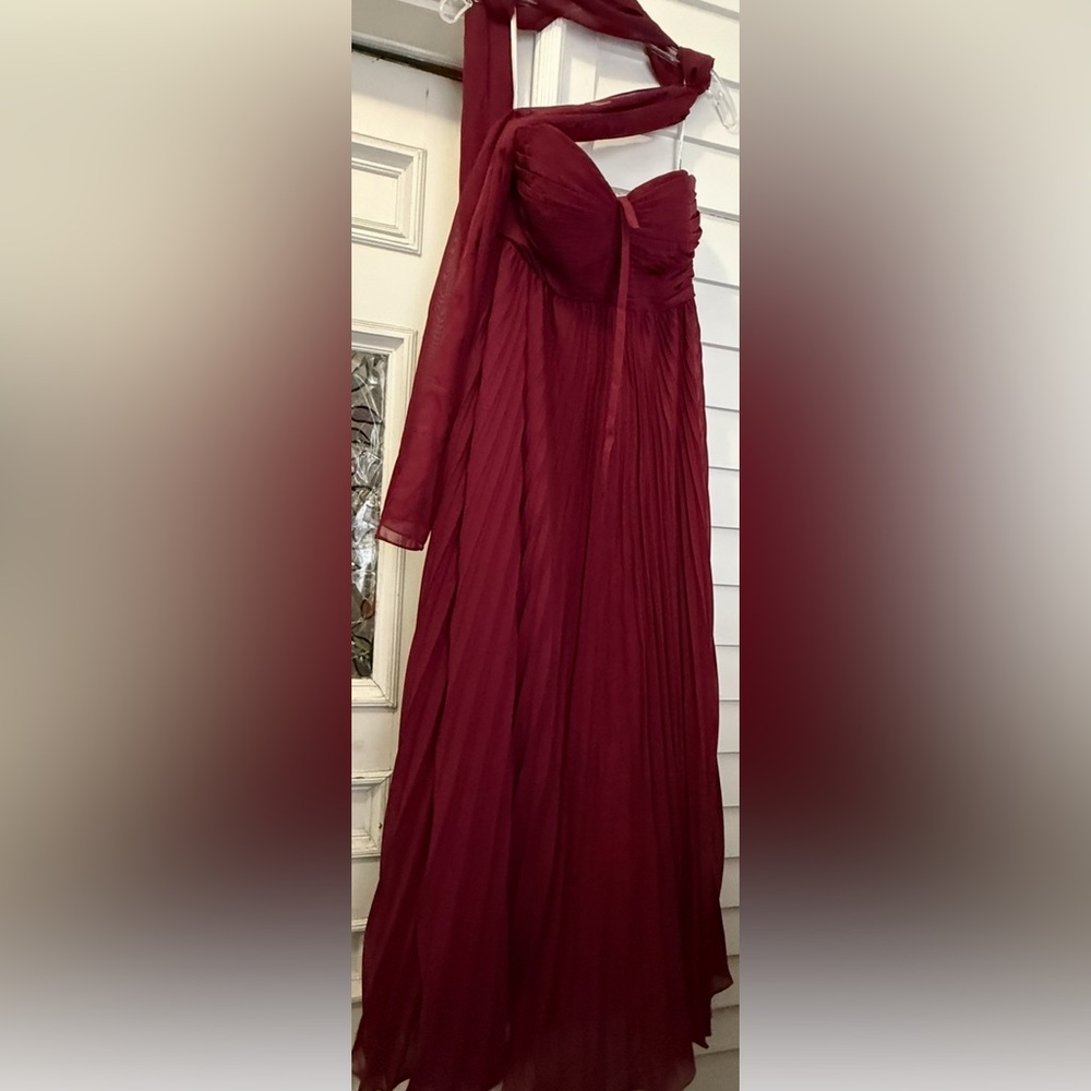 Elegant Burgundy Strapless Evening Gown